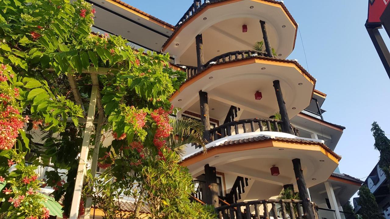 La Capannina Hotel Patong Esterno foto